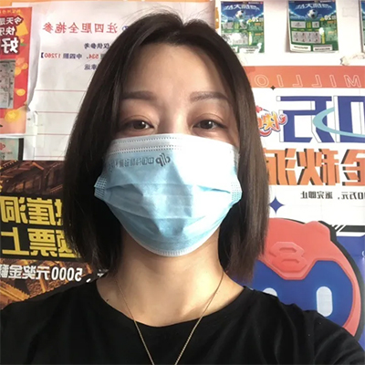 并且通过首 并且通过首